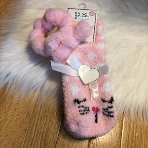Aeropostale 2 Pack Cozy Socks w/ Scrunchie